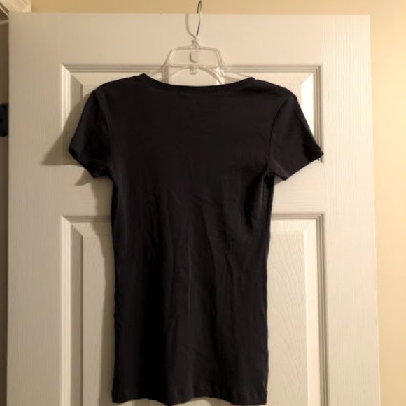 Gap Tee - Picture 3 of 5